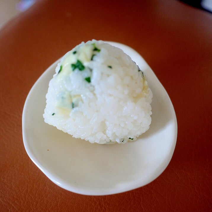 幼児食☆チーズとほうれん草のおにぎり